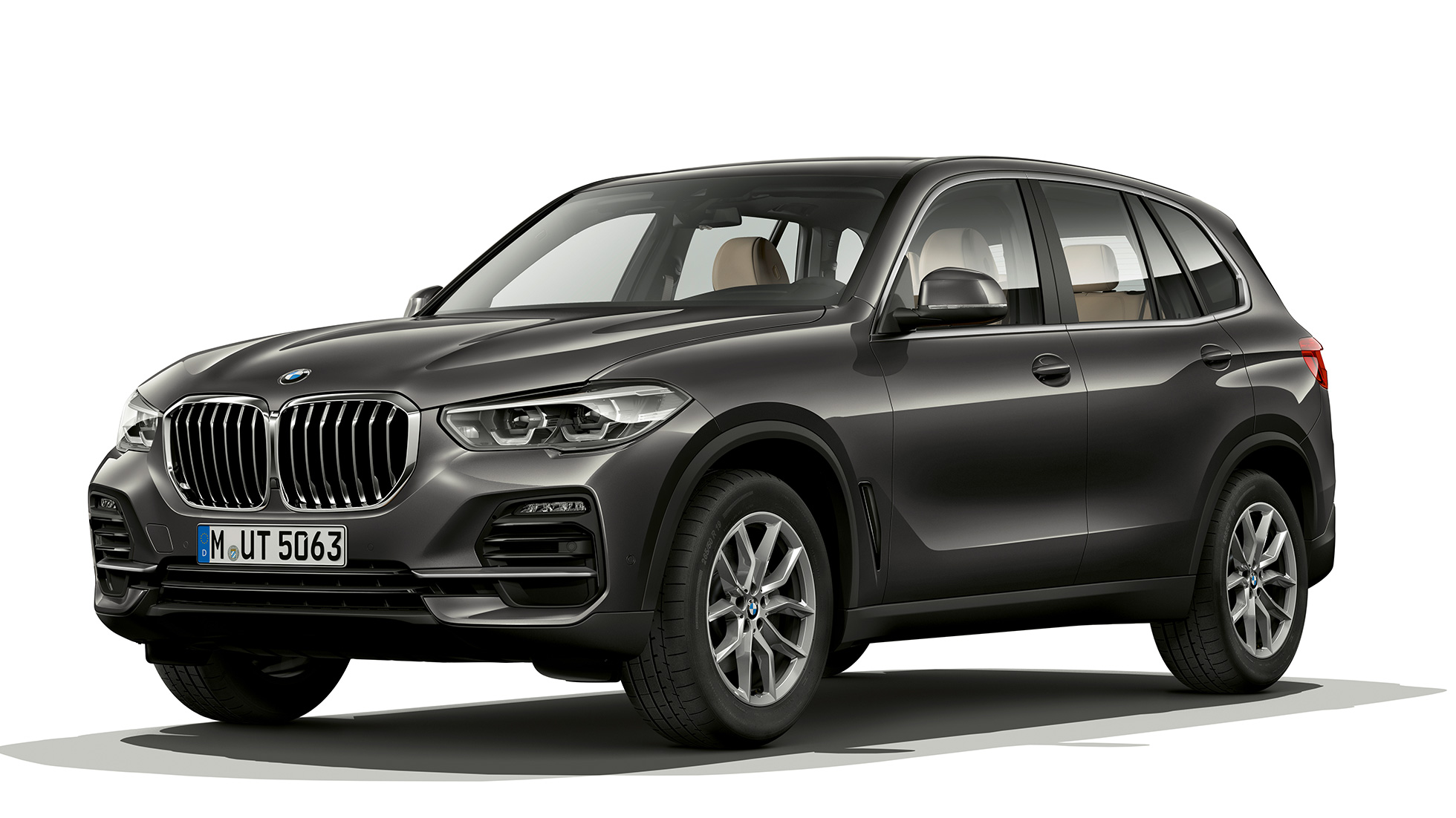 スタンダード・モデル BMW X5 xDrive30d 斜めからのフロント・ビュー スタンダード・モデル BMW X5 xDrive30d G05 2018 ソフィスト・グレー・ブリリアント・エフェクト・メタリック 斜めからのフロント・ビュー