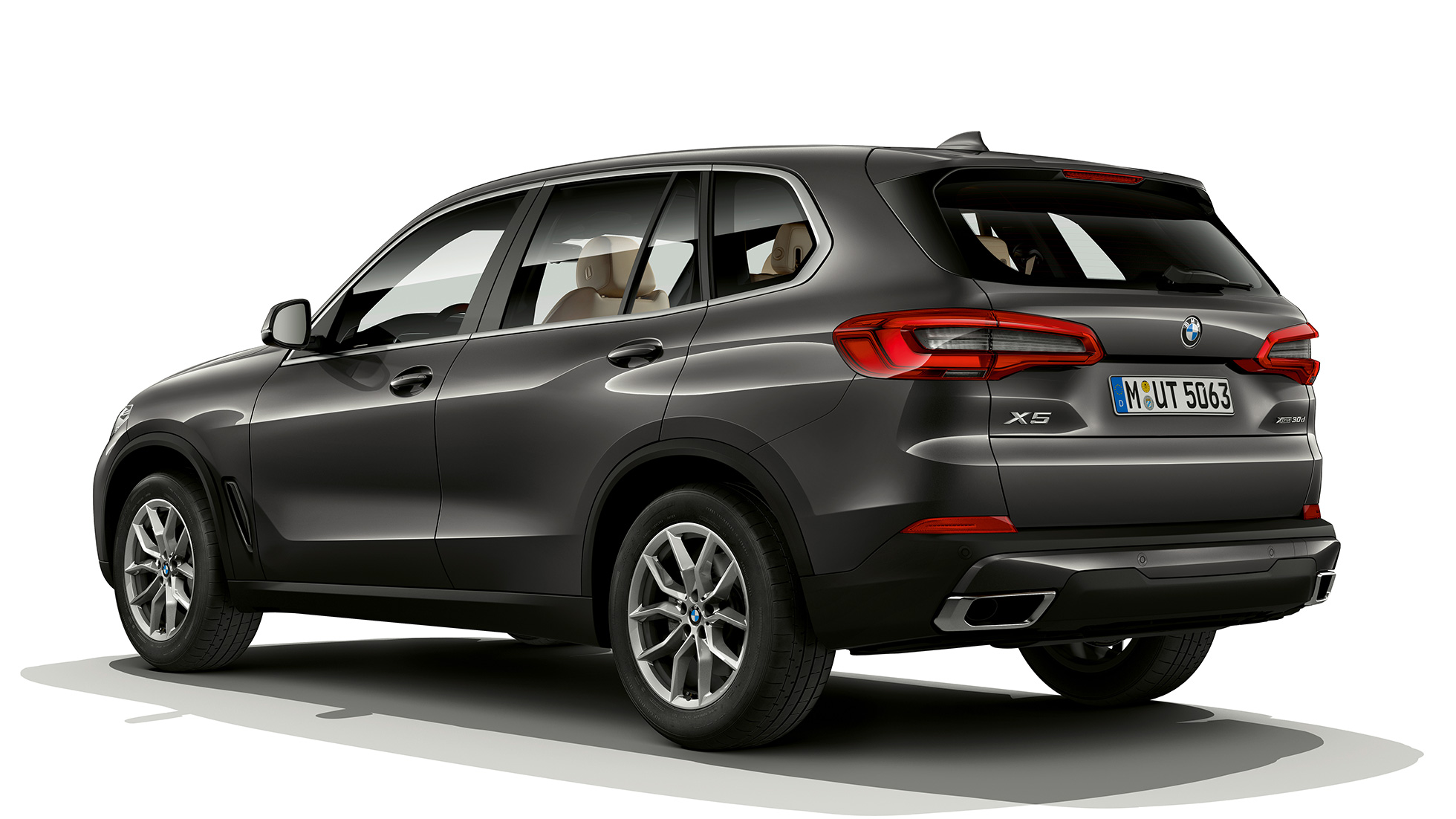 スタンダード・モデル BMW X5 xDrive30d 斜めからのリヤ・ビュー スタンダード・モデル BMW X5 xDrive30d G05 2018 ソフィスト・グレー・ブリリアント・エフェクト・メタリック 斜めからのリヤ・ビュー