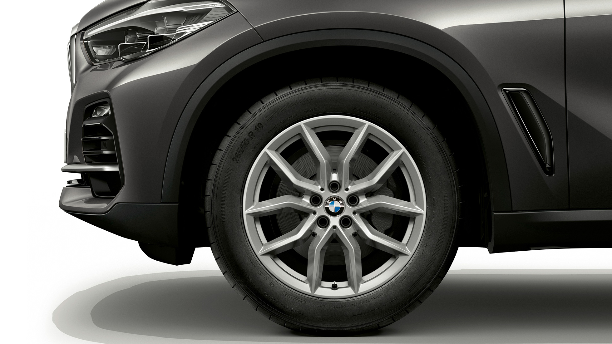 スタンダード・モデル BMW X5 xDrive30d リムの見える横方向フロント スタンダード・モデル BMW X5 xDrive30d G05 2018 ソフィスト・グレー・ブリリアント・エフェクト・メタリック リムの見える横方向フロント