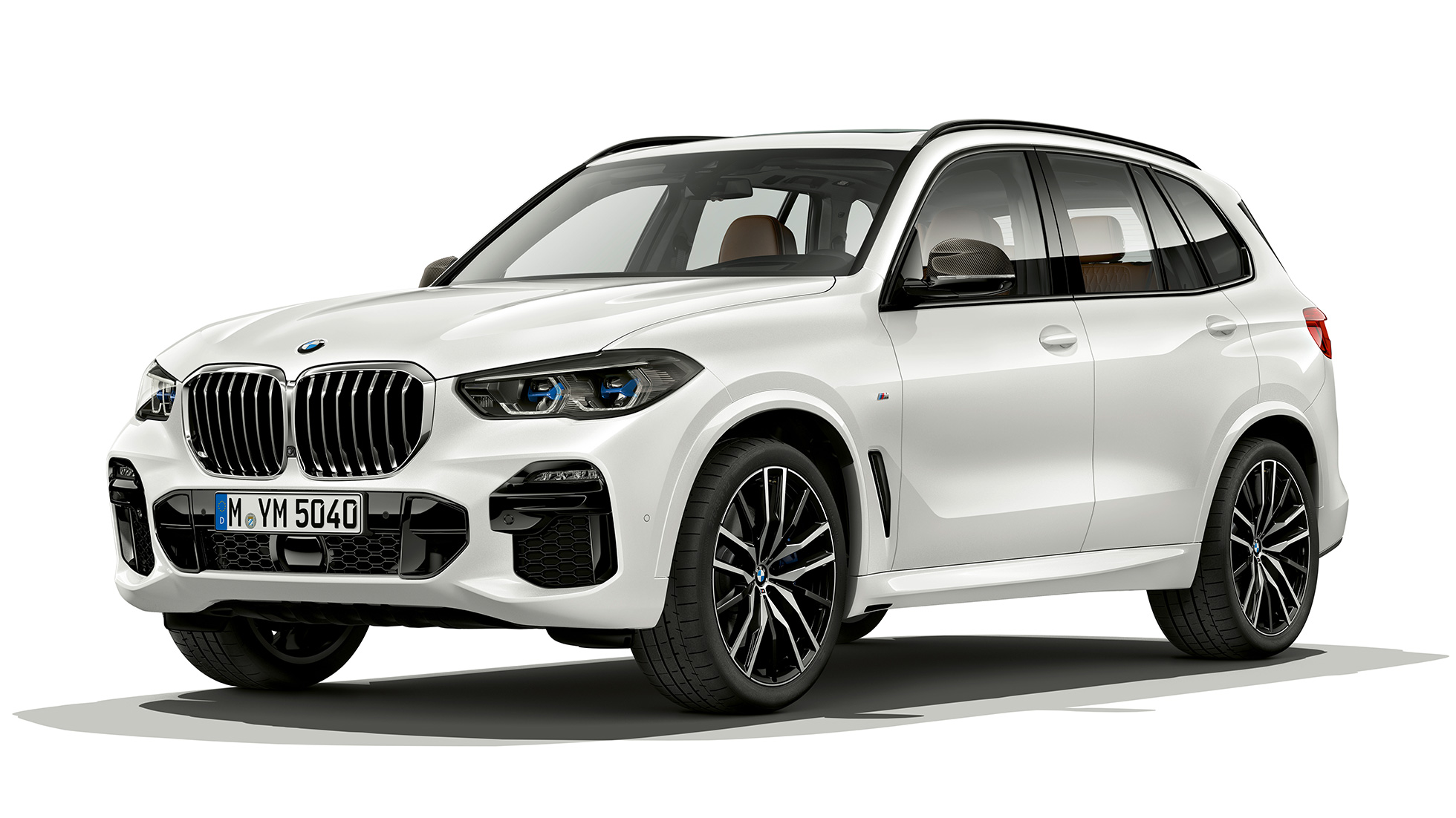 M Sportモデル BMW X5 xDrive40i 斜めからのフロント・ビュー M Sportモデル BMW X5 xDrive40i G05 2018 ミネラル・ホワイト・メタリック 斜めからのフロント・ビュー