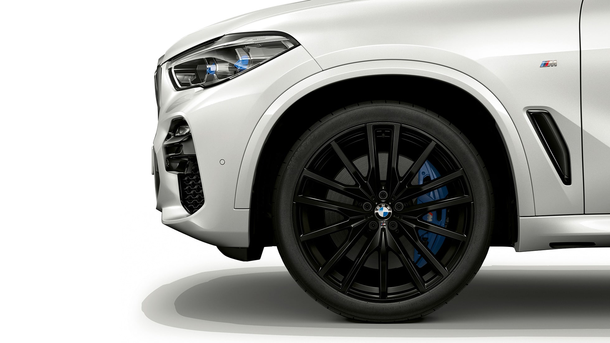 M Sportモデル BMW X5 xDrive40i リムの見える横方向フロント M Sportモデル BMW X5 xDrive40i G05 2018 ミネラル・ホワイト・メタリック リムの見える横方向フロント