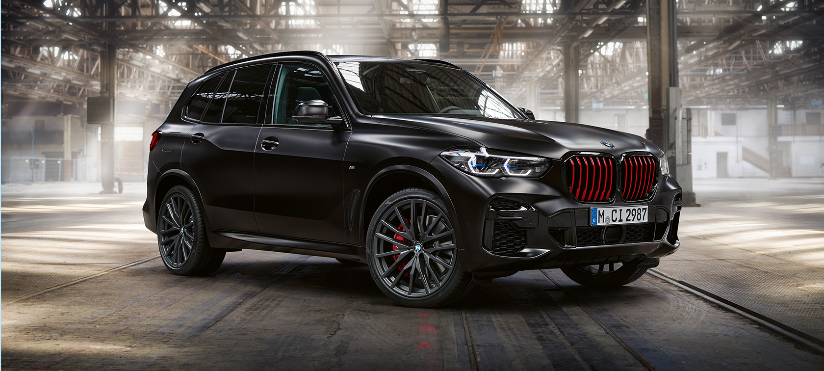 BMW X5 G05 2021 ブラック・バーミリオン・エディション BMW X5 G05 2021 ブラック・バーミリオン・エディション