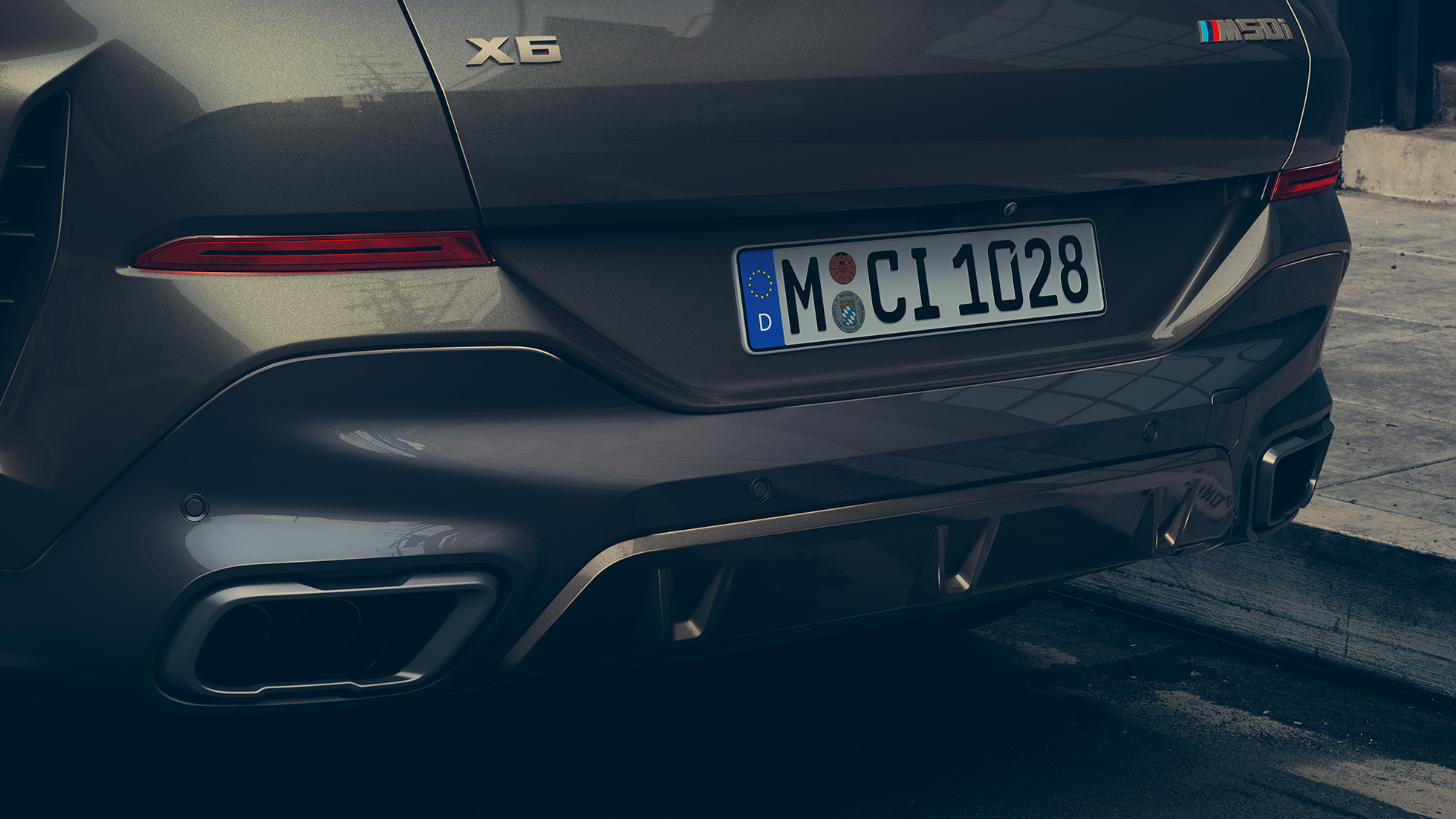 BMW X6 Mスポーツ エグゾースト システム。G06 BMW X6のMスポーツ エグゾースト システム、クローズアップビュー。G06