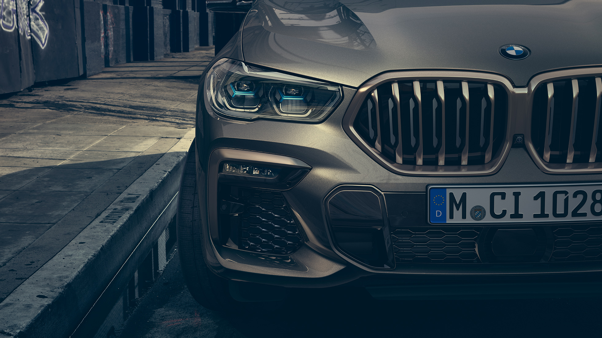 BMW X6レーザーライト。 BMW X6レーザーライトと中心としたクローズアップビュー。