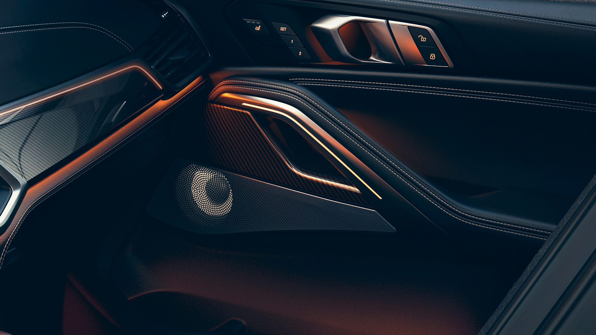 BMW X6スピーカー。 BMWインテリア、スピーカーのクローズアップビュー。