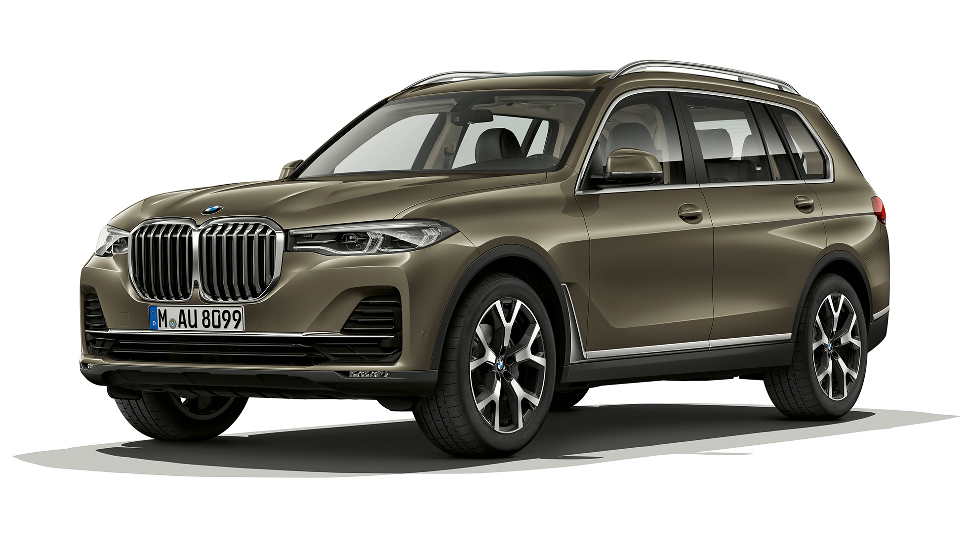 BMW X7 の標準装備 G07 バーモント・ブロンズカラーの BMW X7 のスリークォータービューによるスタジオ写真 G07