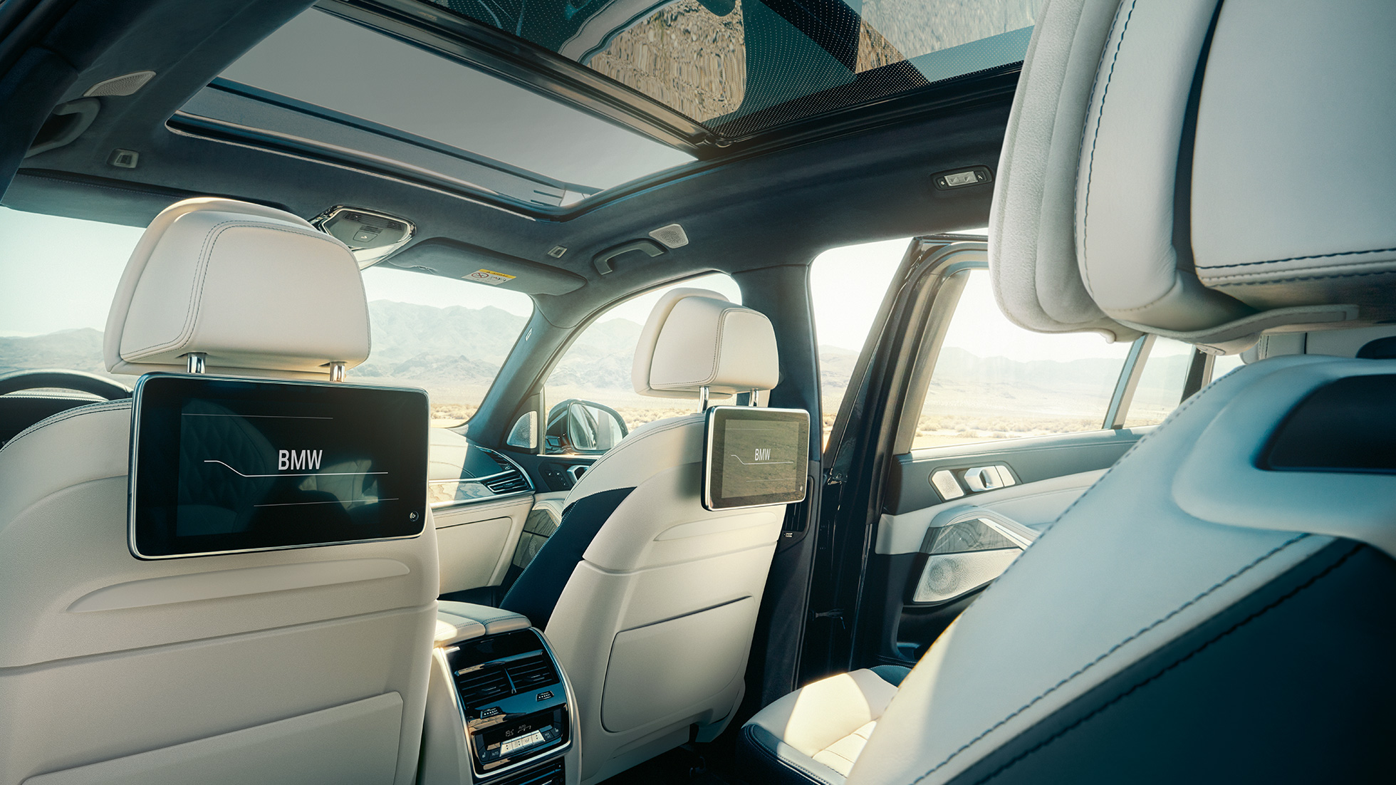 BMW X7 インテリア G07 BMW X7 インテリア――3列目シートからの視点 G07