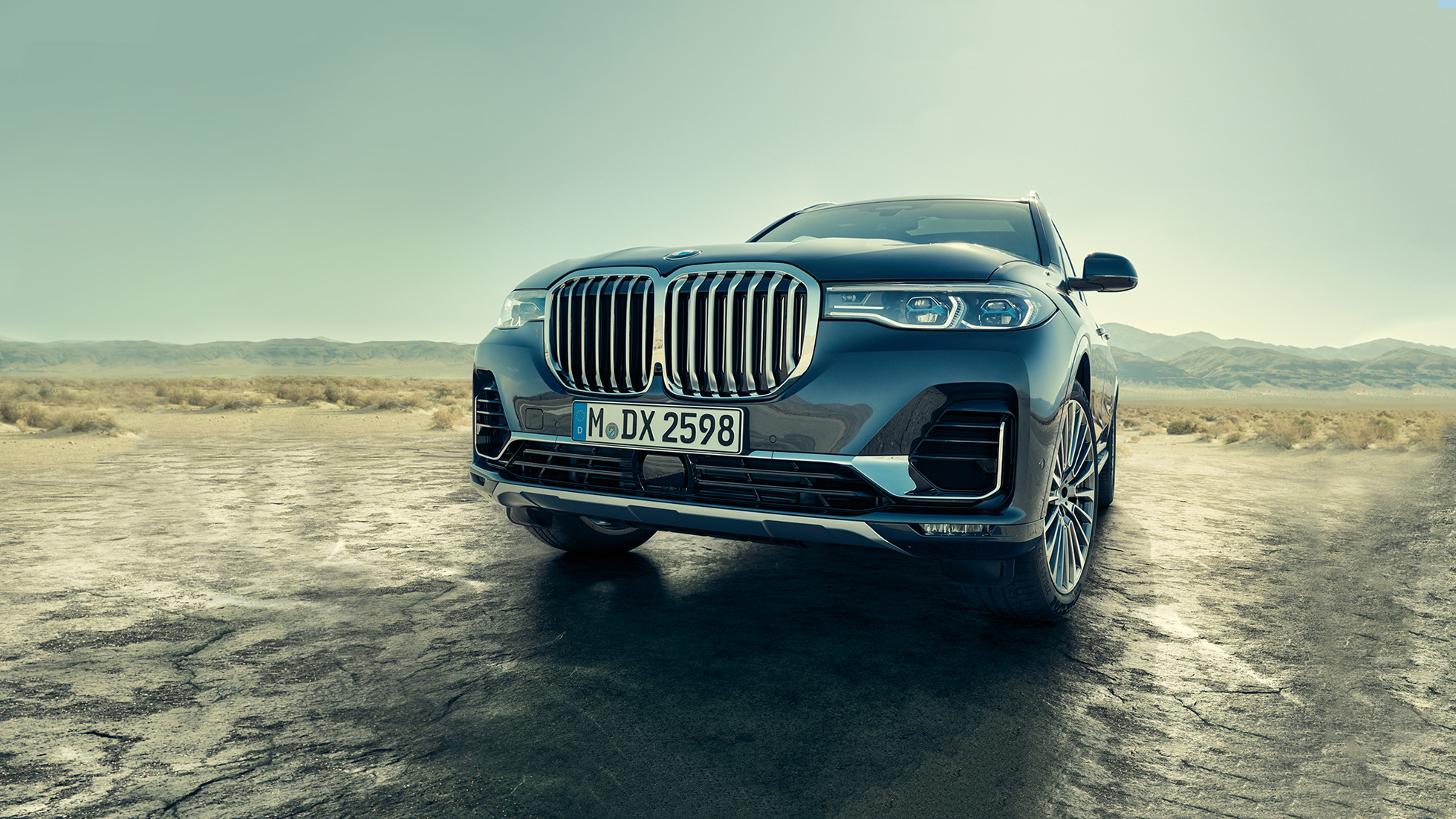 BMW X7 エクステリア、斜めローアングルからの写真 G07 BMW X7 エクステリア――フロントの斜めローアングルからの写真 G07
