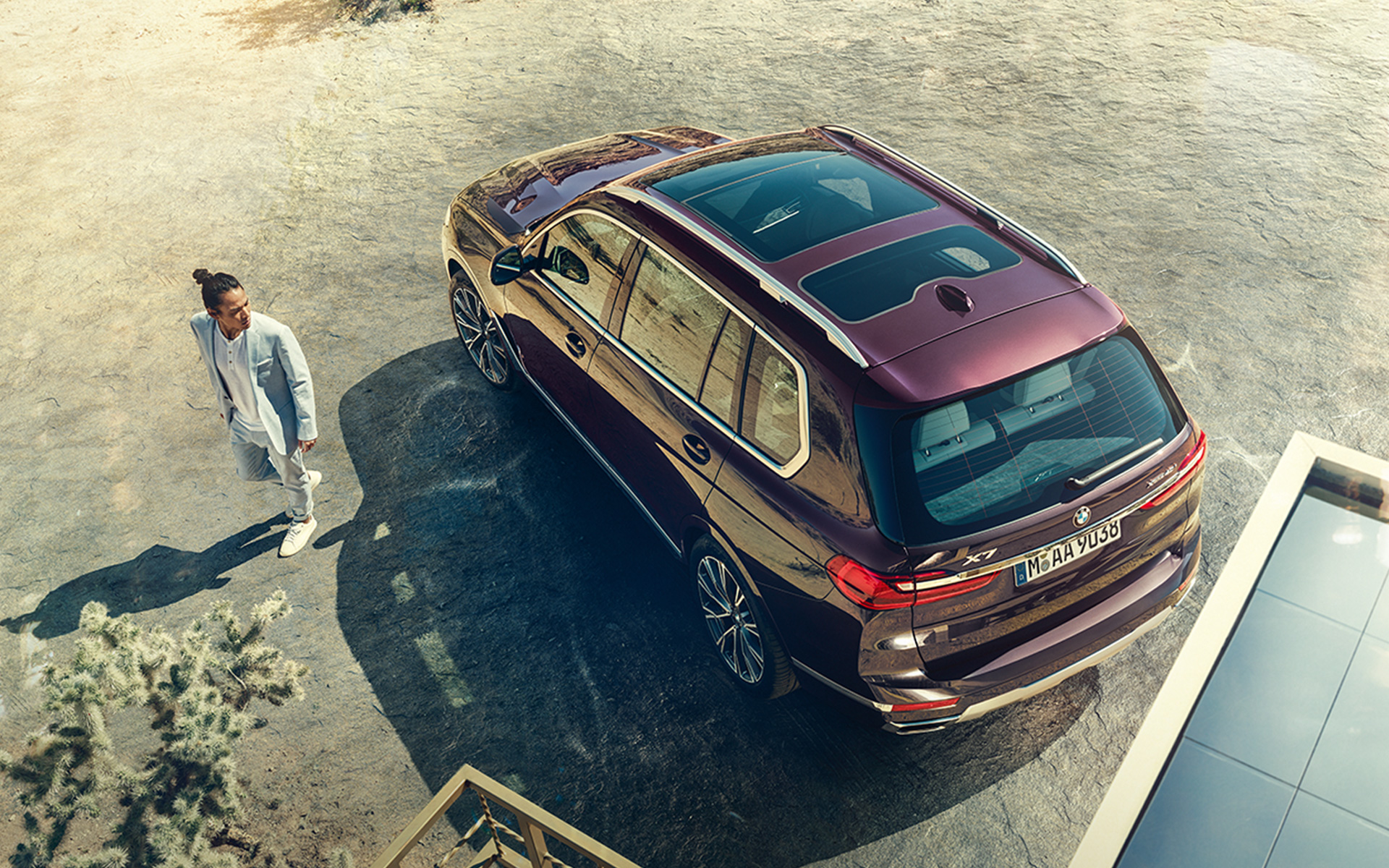 BMW Individualのアメトリン・メタリック塗装仕上げBMW X7 xDrive40i G07 2018 モデルと共に上空から見下ろしたビュー BMW Individualのアメトリン・メタリック塗装仕上げBMW X7 xDrive40i G07 2018 モデルと共に上空から見下ろしたビュー
