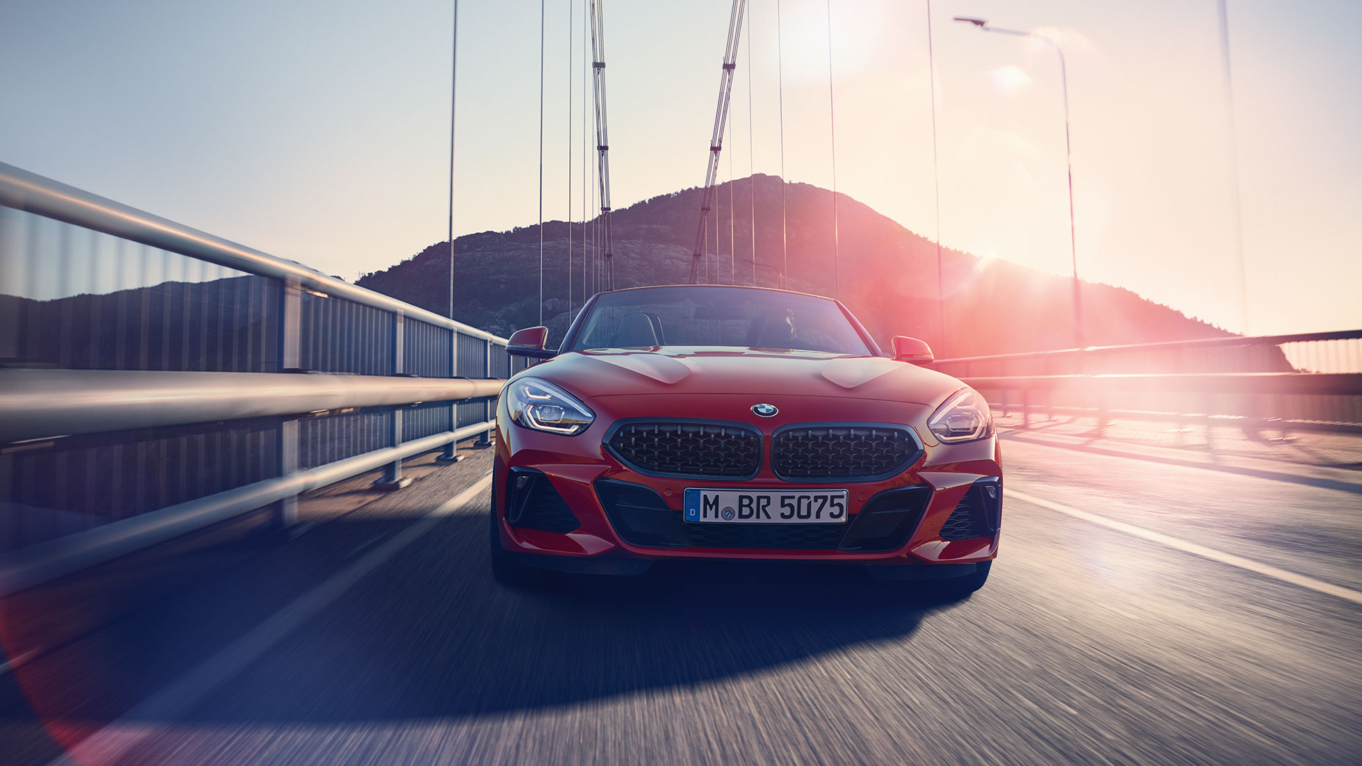 橋の上のBMW Z4 ロードスター G29 橋の上のBMW Z4 ロードスター、フロントイメージ G29