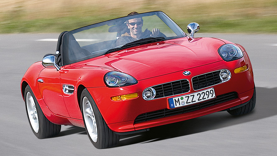 BMW Z8 ロードスター (E52) 走行中、斜めからのフロントビュー BMW Z8 ロードスター (E52) 走行中、斜めからのフロントビュー