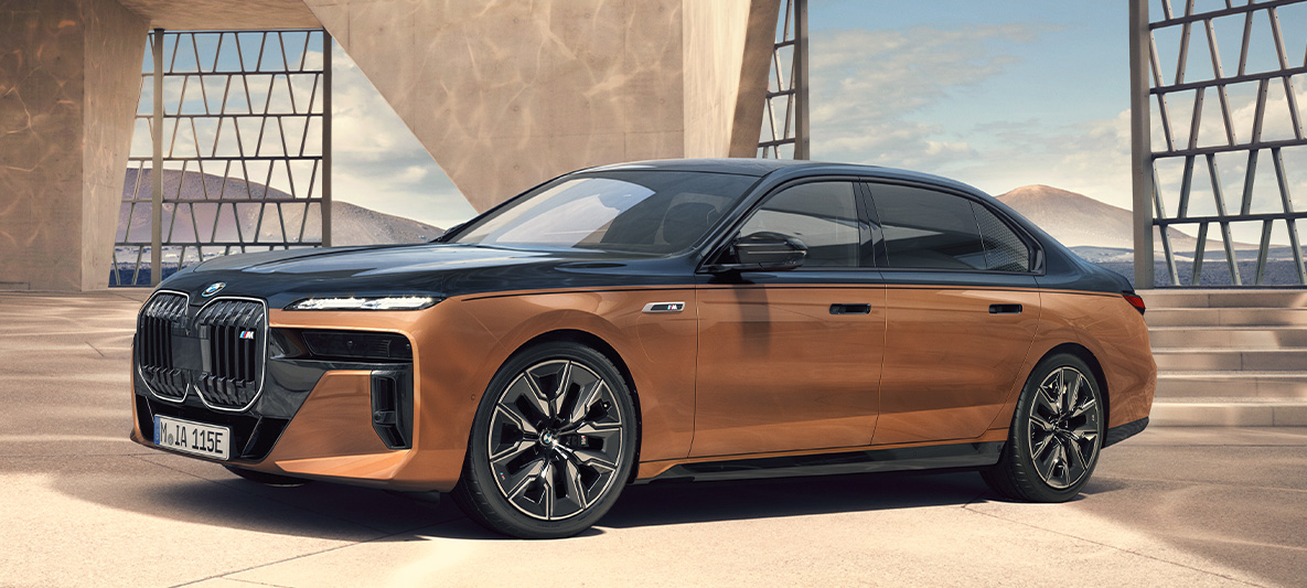 BMW 7シリーズ G70 BMW Individual リキッド・コッパー BMW 7シリーズ G70 BMW Individual リキッド・コッパー、斜めからのフロント・ビュー