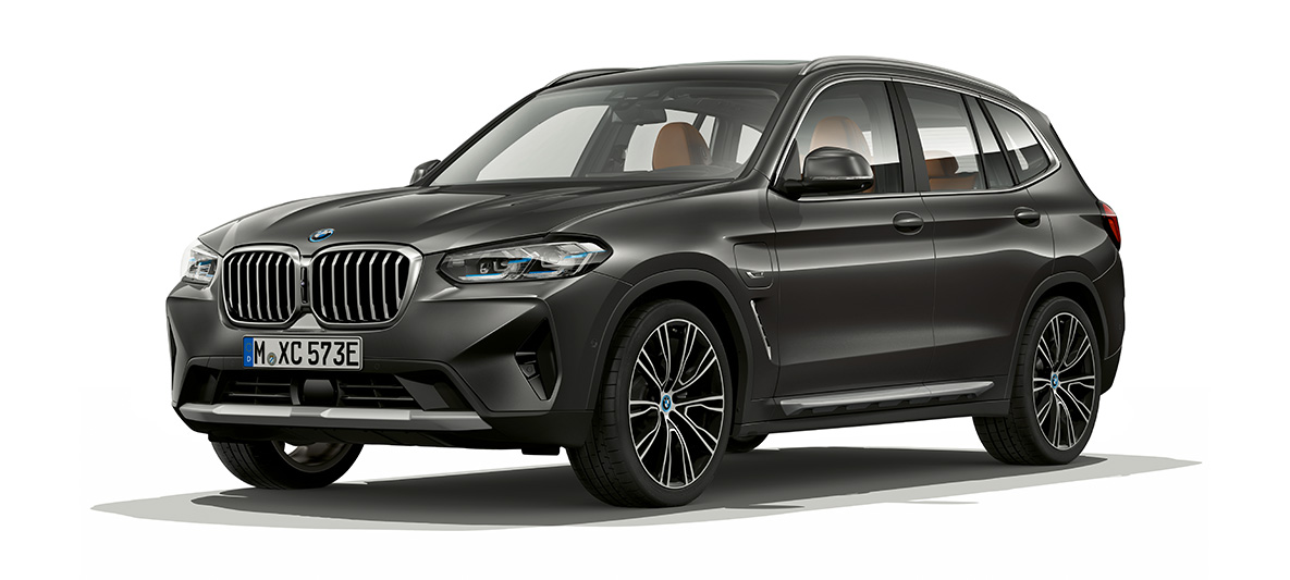 BMW X3 xDrive30e 2021 G01斜めからのフロント・ビュー BMW X3 xDrive30e 2021 G01斜めからのフロント・ビュー