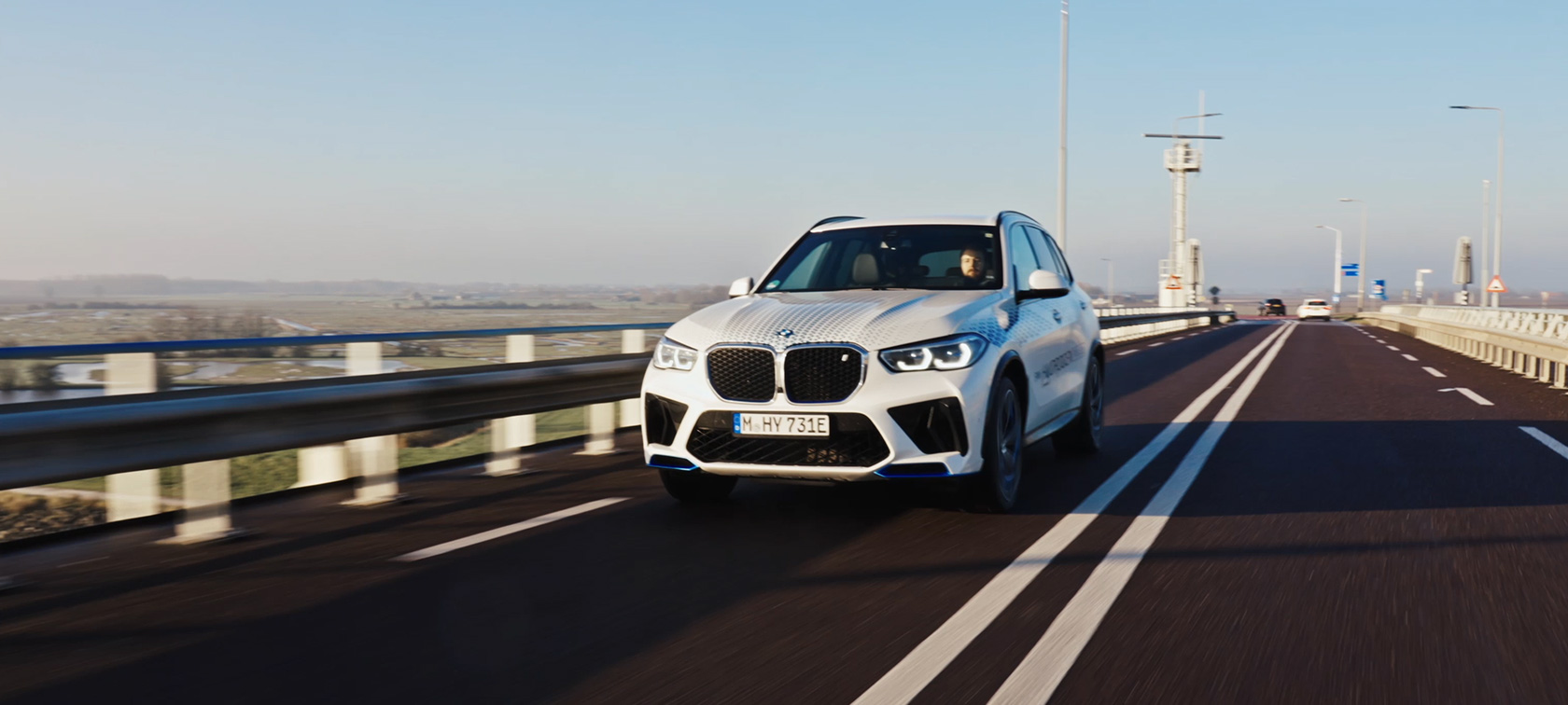BMW iX5 Hydrogen G05 FCEV の動画 BMW iX5 Hydrogen G05 FCEV の動画