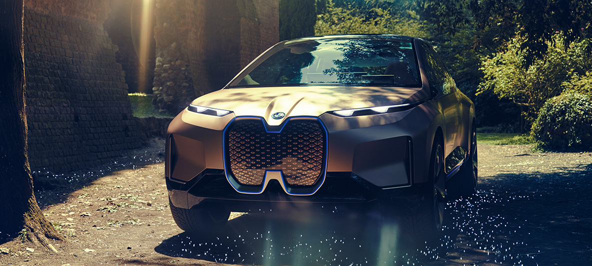 BMW Vision iNEXTを手前から撮影した画像 運転中のBMW Vision iNEXTを手前から撮影した画像