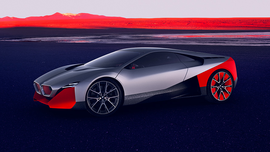 森の前に佇むBMW Vision M NEXT 森の前に佇むBMW Vision M NEXTの斜めからのフロント・ビュー