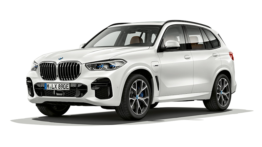BMW X5 xDrive45e G05 ハイブリッド PHEV 斜めからのフロント・ビュー BMW X5 xDrive45e G05 ハイブリッド PHEV スタジオ・ショット 斜めからのフロント・ビュー