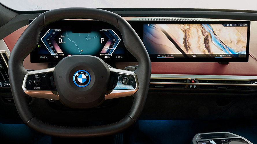 BMW iDriveからのBMW MapsとBMWインテリジェント・パーソナル・アシスタントが組み込まれたBMWカーブド・ディスプレイ BMW iDriveからのBMW MapsとBMWインテリジェント・パーソナル・アシスタントが組み込まれたBMWカーブド・ディスプレイ