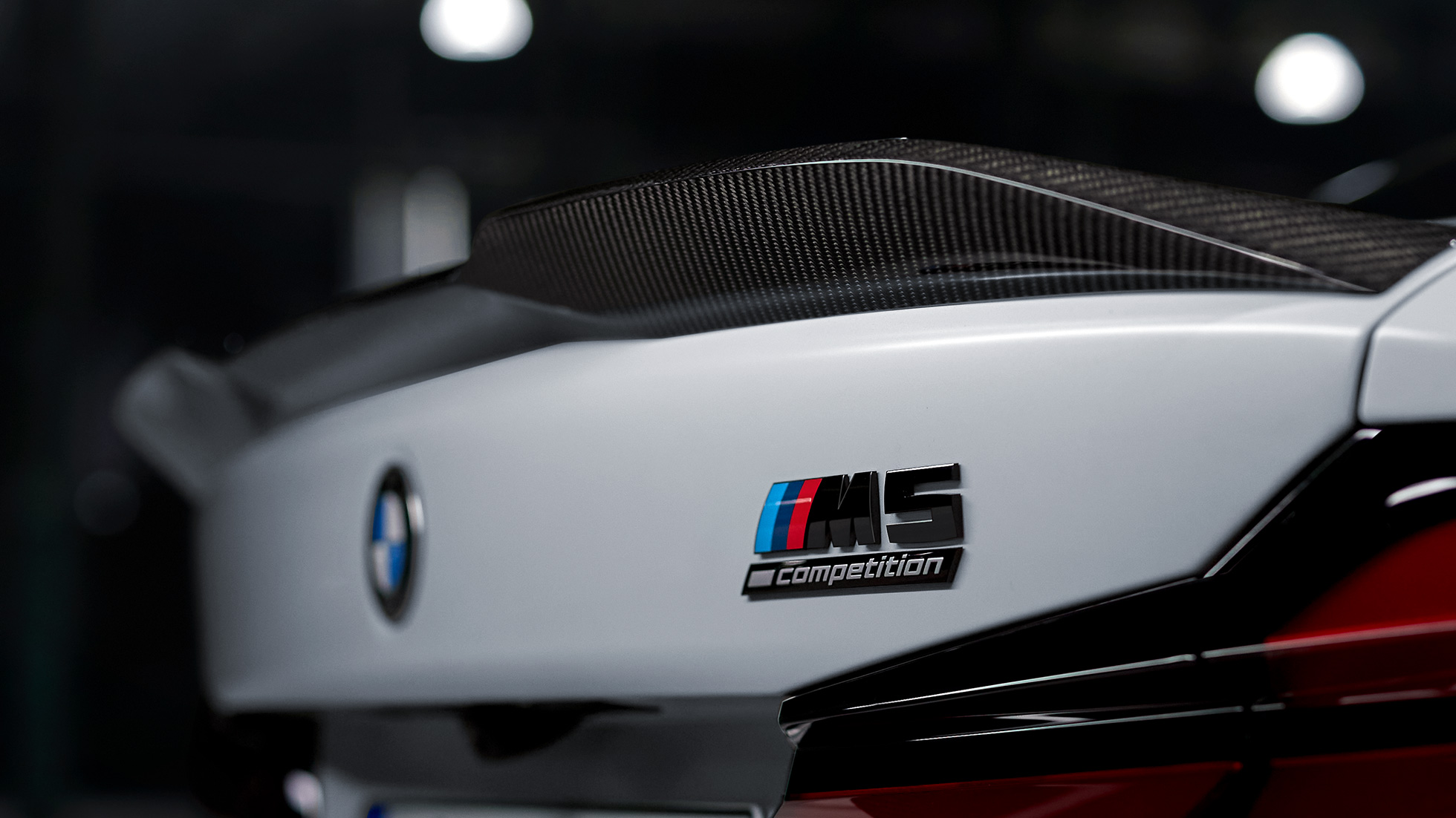 M Performance rear spoiler Pro carbon fibre close-up BMW M Performance Parts M Performance rear spoiler Pro carbon fibre close-up