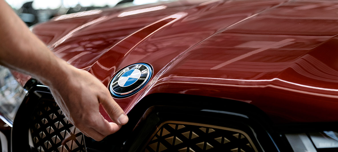 BMWテレサービス BMWのなかの女性 BMWテレサービス BMWコックピットのなかの女性