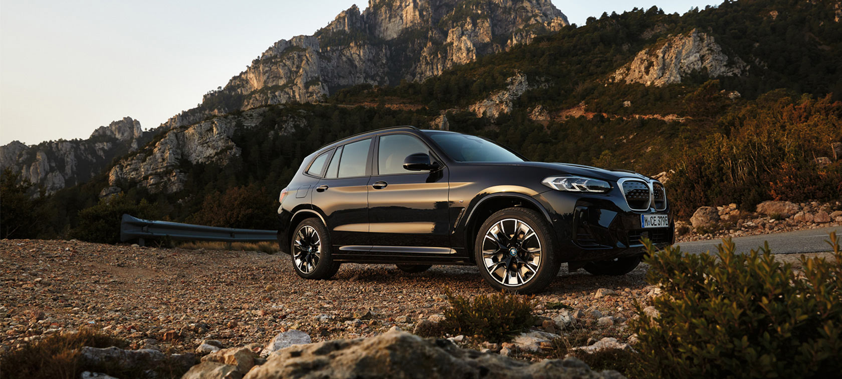 BMW iX3 G08 2021 Mカーボン・ブラック サイド・ビュー