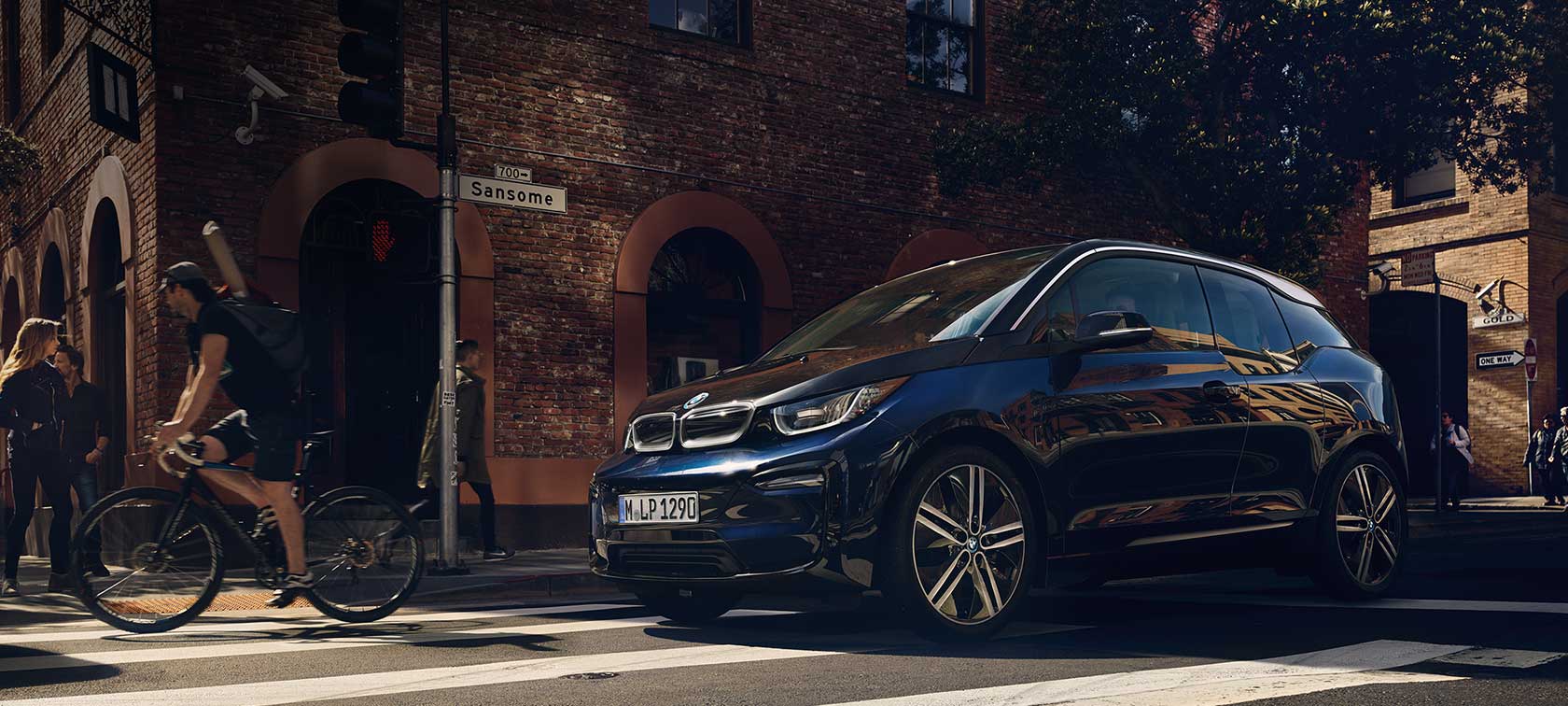 今ならBMW i3が月々39,900円*1から。 今ならBMW i3が月々39,900円*1から。
