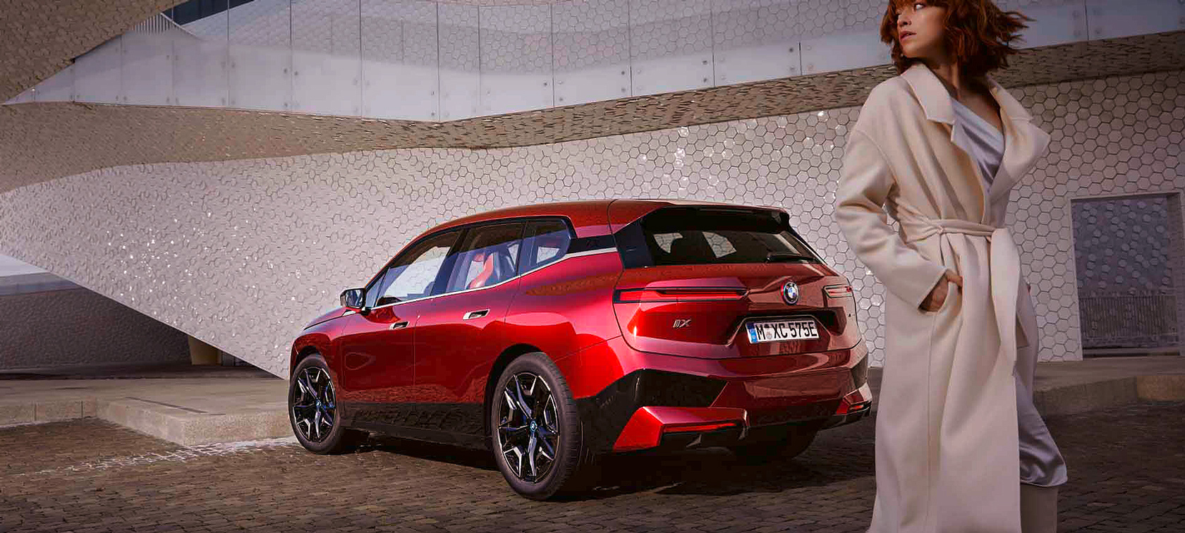 BMW iX がもたらす新たな歓びを、壁紙とデジタルフォトブックで体感。