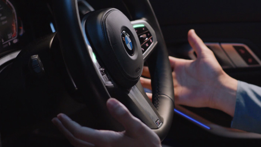 ステアリング・アクセル・ブレーキも自動的に操作。 SUV G06 ステアリング・アクセル・ブレーキも自動的に操作。 SUV G06
