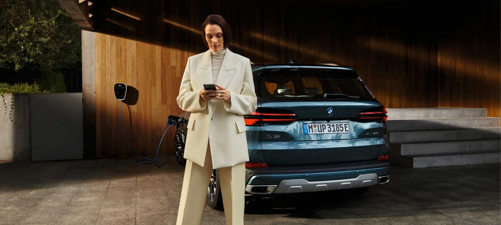 BMW Financial Services three-quarter front view in front of mountain landscape with woman and man