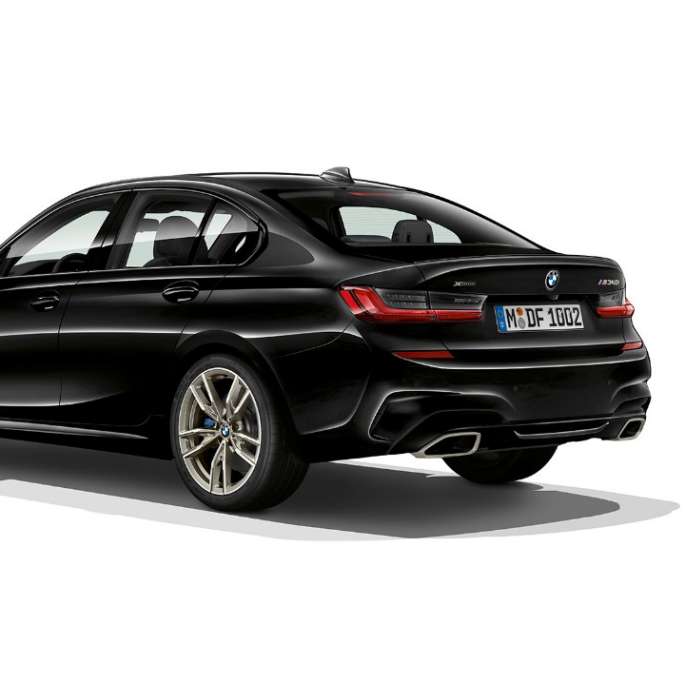 BMW M340i xDrive、リヤ・ビュー。 BMW M340i xDrive、スリークォーター・リヤ・ビュー。