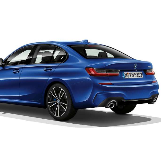 BMW 3シリーズ セダン M Sport、リヤ・ビュー。 BMW 3シリーズ セダン M Sport、スリークォーター・リヤ・ビュー。