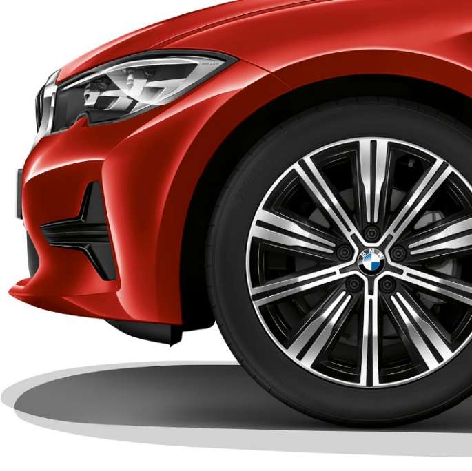 BMW 3シリーズ セダン Advantage、ライト・アロイ・ホイール。 BMW 3シリーズ セダン Advantage、ライト・アロイ・ホイールのクローズ・アップ。