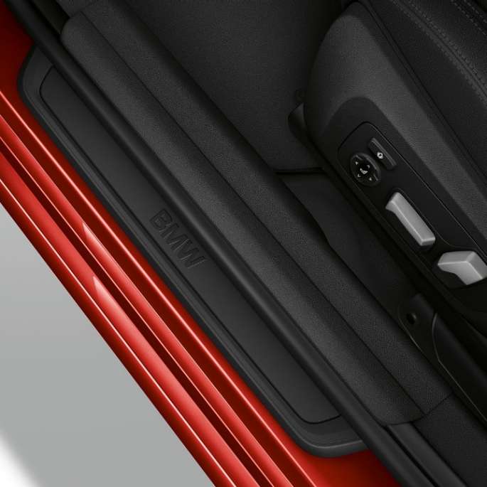 BMW 3シリーズ セダンAdvantage、ドア・シル。 BMW 3シリーズ セダン Advantage、ドア・シルのトップビュー。