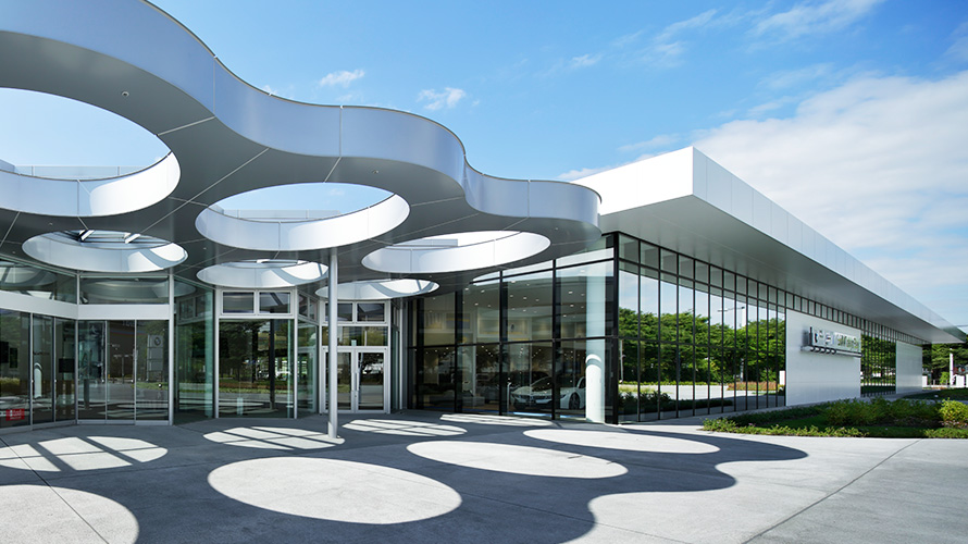 ようこそBMW GROUP Tokyo Bayへ。
